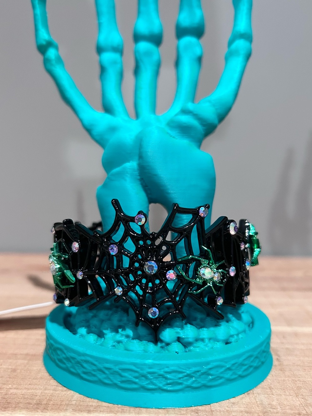 NWT Betsey Johnson Faux-Stone Halloween Spiderweb Cuff Bracelet - Picture 6 of 11